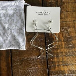 Parklane Whisper earrings